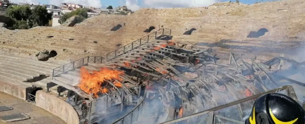 incendio-pozzuoli-anfiteatro-flavio-danni