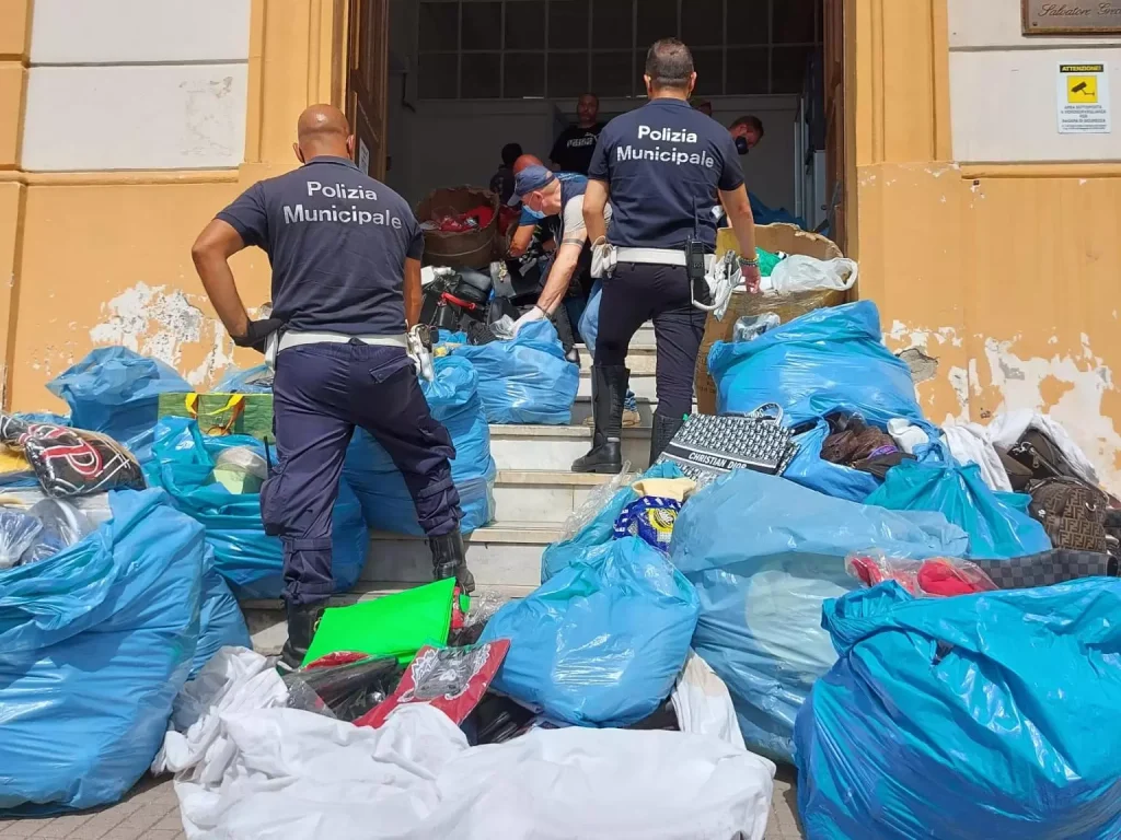 sequestro-vestiti-falsi-duchesca-napoli