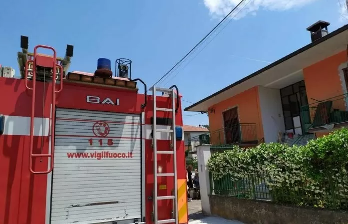 incendio san cipriano aversa appartamento fiamme