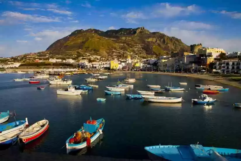 estate-ischia-controesodo-tanti-arrivi
