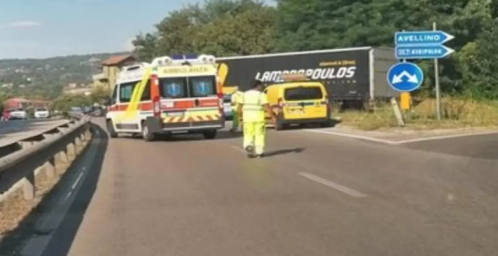incidente-avellino-schianto-auto-tir-variante