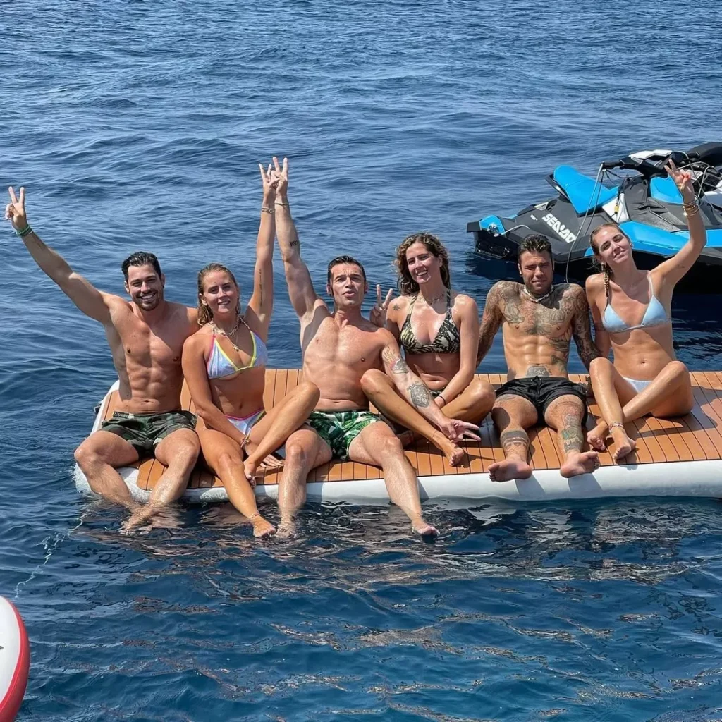 ischia-chiara-ferragni-fedez-vacanze-yacht