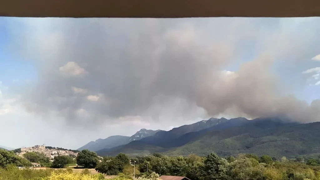 incendi-sindaco-rocchetta-croce-dispone-evacuazione