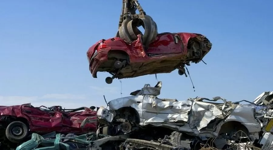 casalnuovo-morto-schiacciato-auto-gru