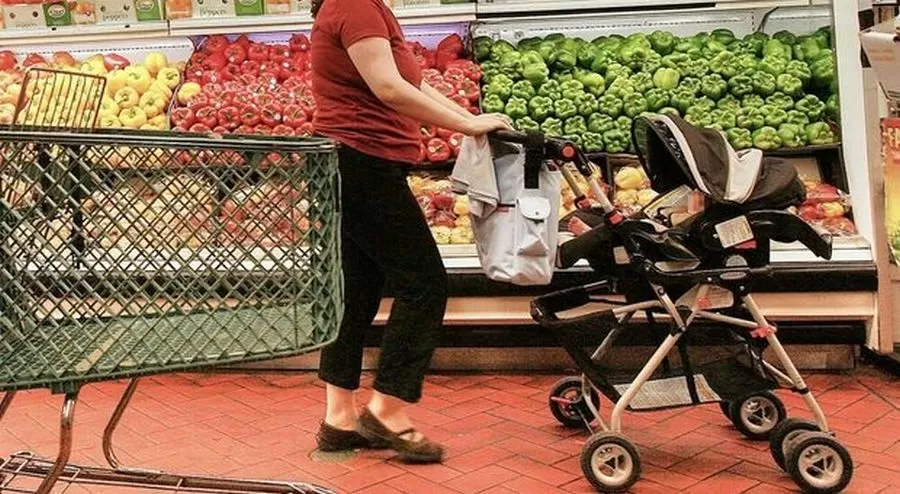 pompei-furto-supermercato-passeggino-merce-rubata