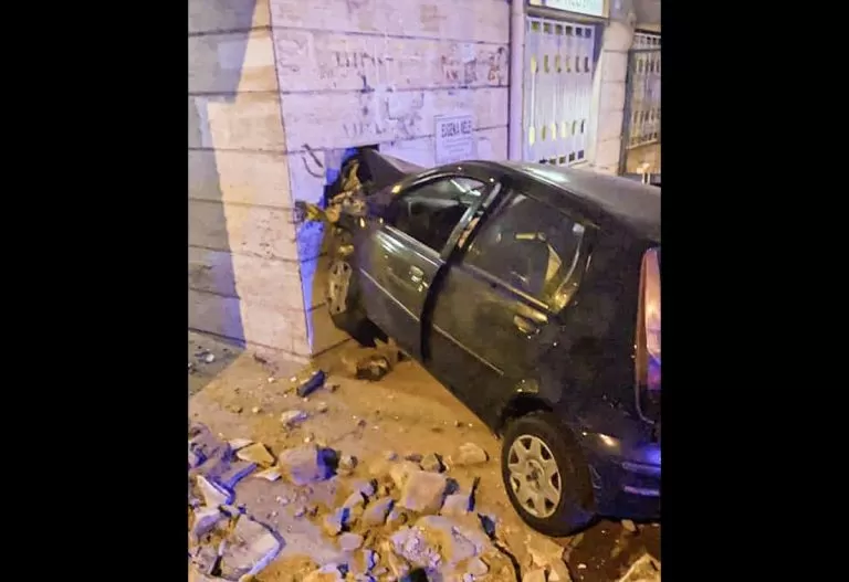incidente napoli auto banca