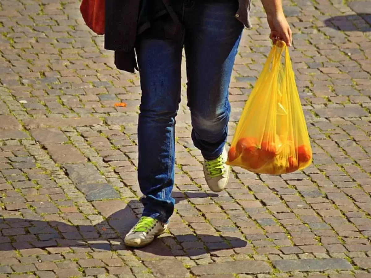 napoli-sequestrate-buste-spesa-inquinanti