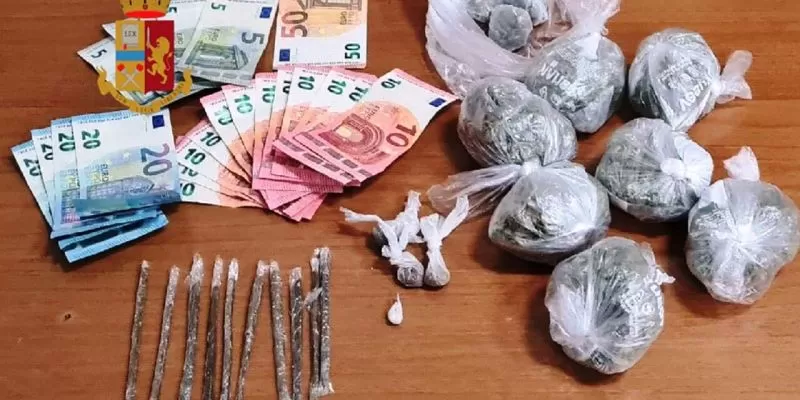 Droga Napoli spaccio 25 ottobre