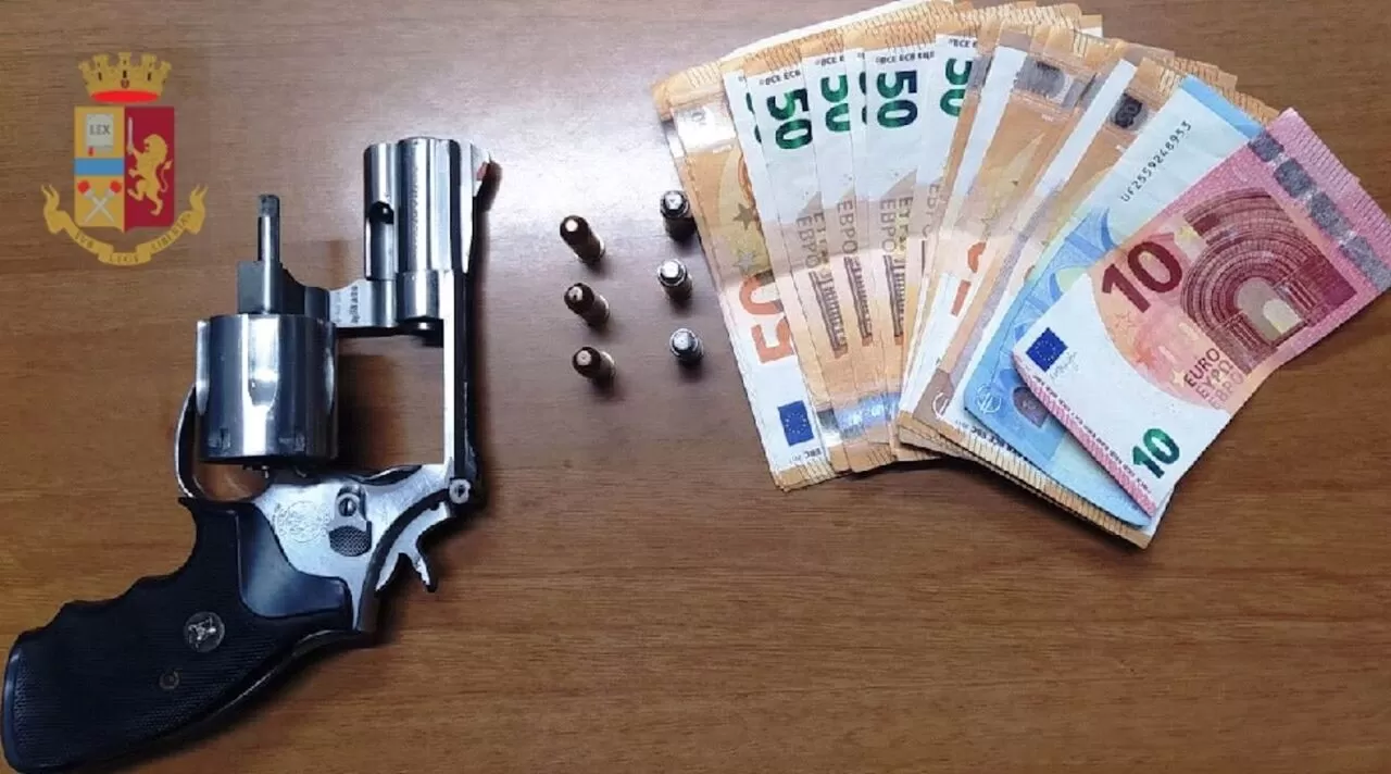 pistola-nascosta-mutande-arrestato-napoli-23-ottobre