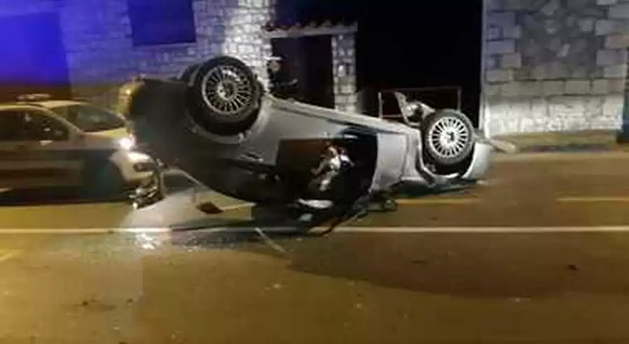 incidente-sorrento-oggi-20-novembre-auto-ribalta