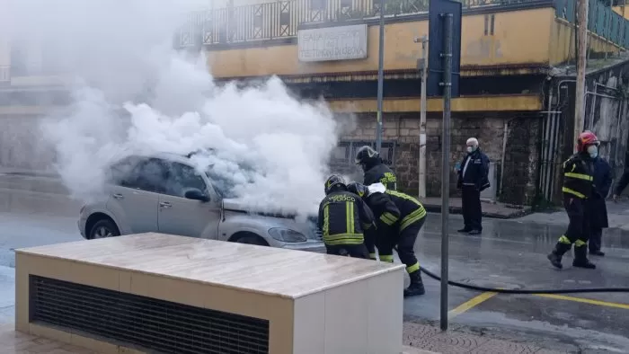 auto-fiamme-circumvallazione-avellino-29-novembre
