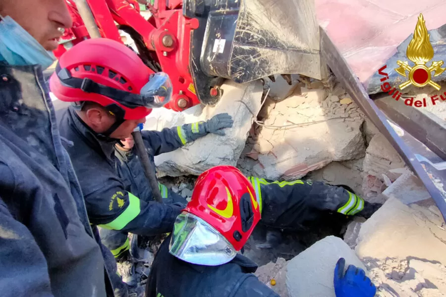esplosione-san-felice-cancello-trovato-cadavere