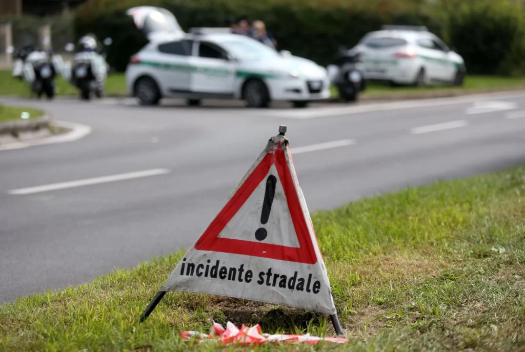 incidente-alife-scontrea-due-auto-cimitero