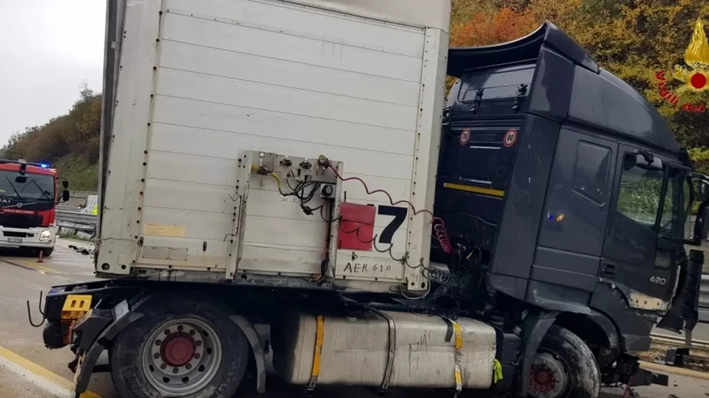 incidente-a16-autoarticolato-4-novembre