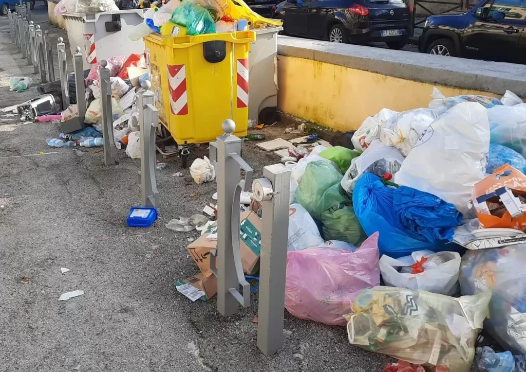 napoli-emergenza-rifiuti-cosa-succede