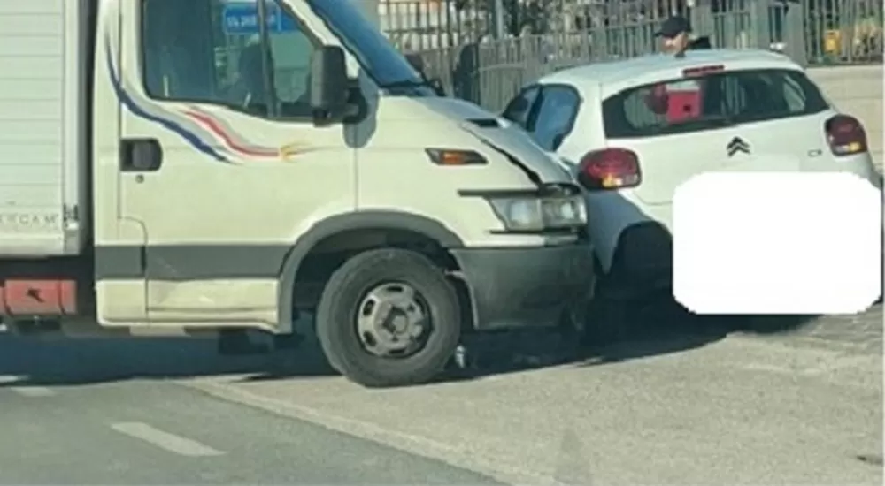 maddaloni incidente auto furgone 17 dicembre