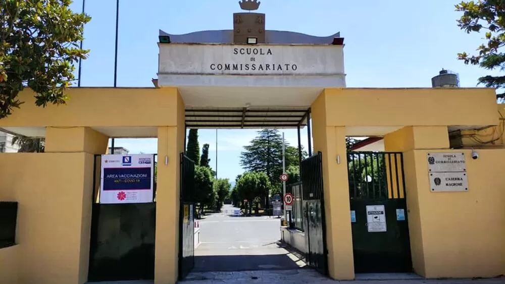 centro vaccinale Maddaloni fila 5 dicembre