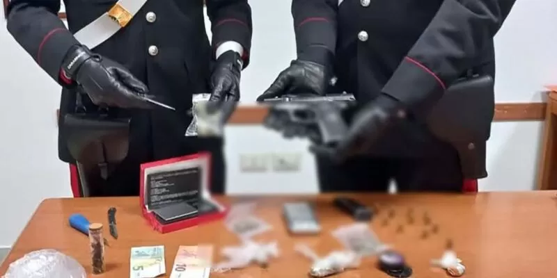 gragnano auto pistola arrestato Castellammare 3 dicembre