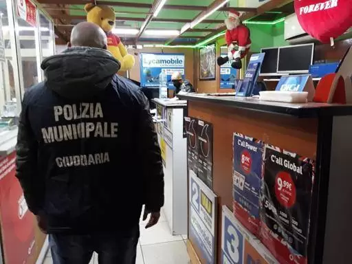 napoli vendita sim intestazione fittizia 28 gennaio