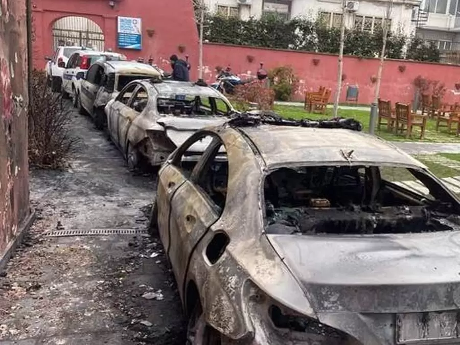 incendio-capodanno-pomigliano-auto-vigili-cosa-successo