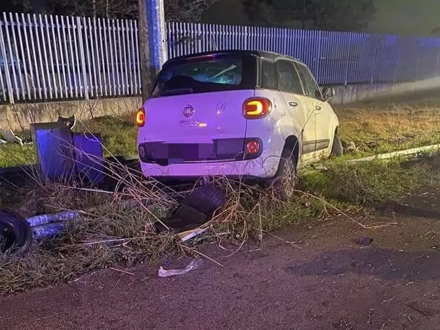 incidente-castel-volturno-auto-fuori-strada