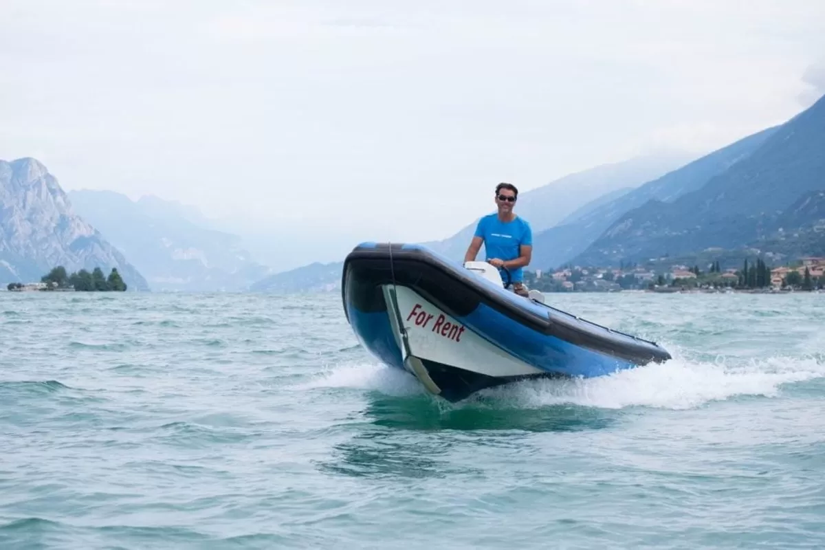lutto sport morto allenatore riunione 6 gennaio
