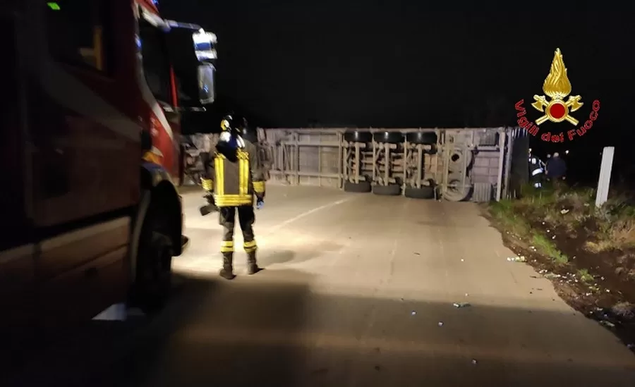 incidente-nazionale-appia-autotreno-carico