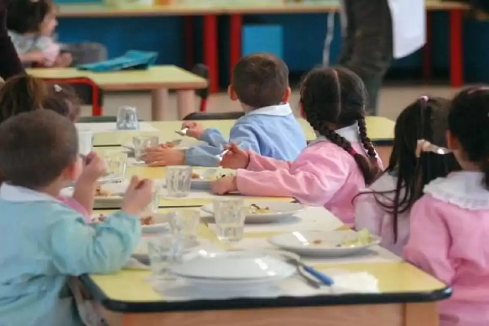 covid-scuole-salerno-sospeso-servizio-mensa