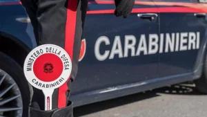 giugliano-ruba-borsello-litigare-arrestato