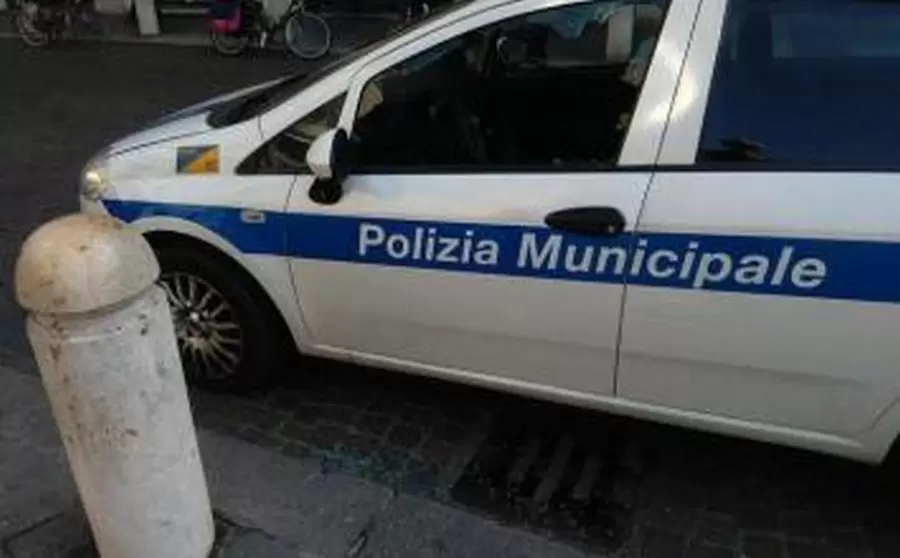 avellino-passanti-aggrediti-sputa-auto