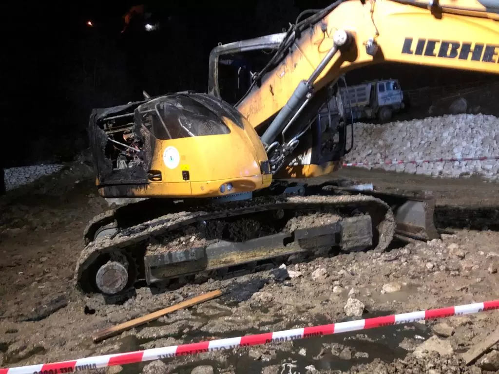 paupisi incendio escavatore cantiere 3 gennaio