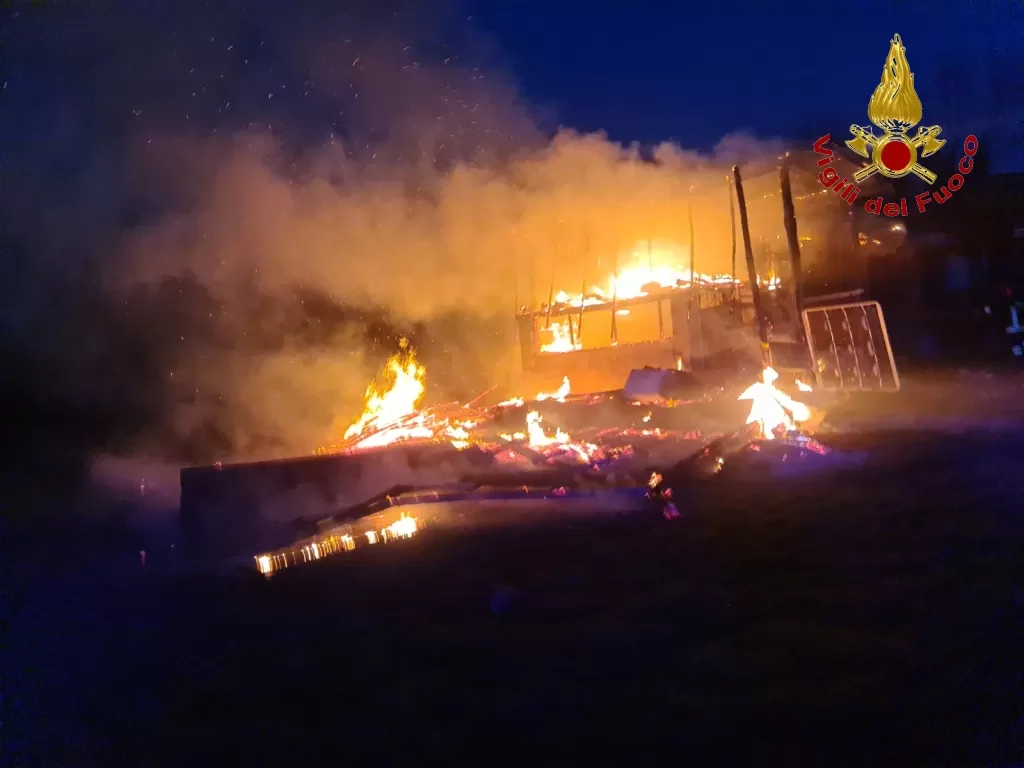 pratola serra incendio baracca 4 febbraio