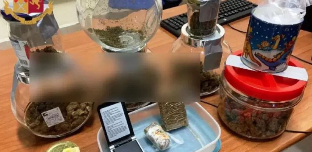 napoli casa marijuana arrestato 11 febbraio