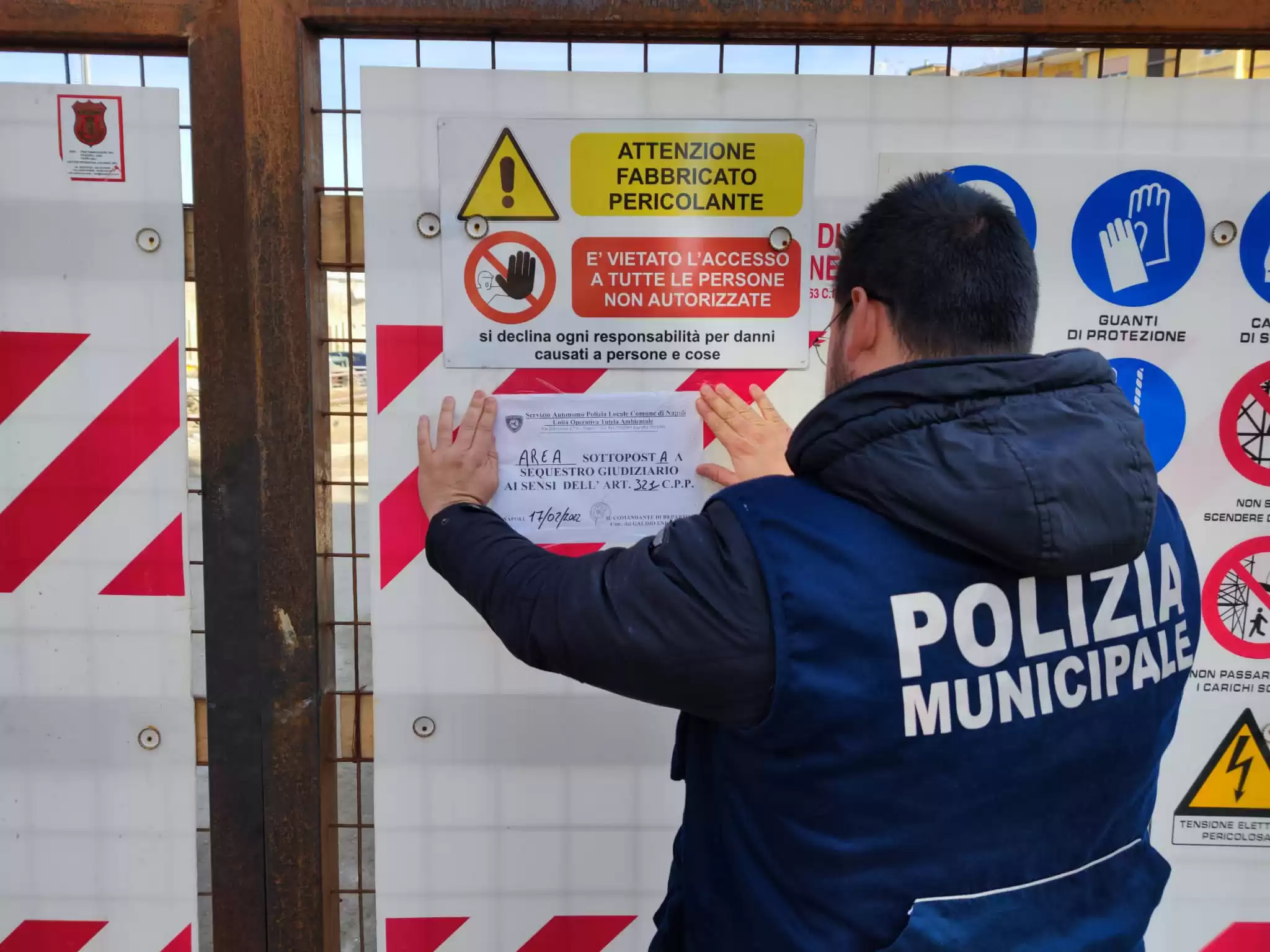 sequestrato-cantiere-napoli-amianto