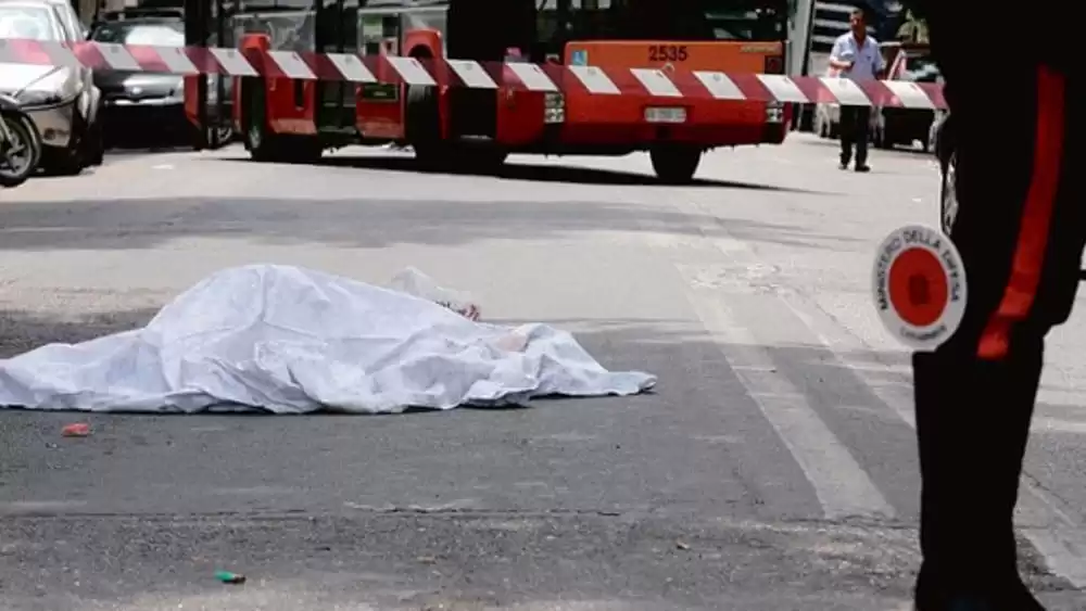 caiazzo-donna-morta-strada-piazza-porta-vetere