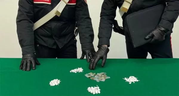 castellammare-stabia-carabinieri-droga-ascensore-sequestro