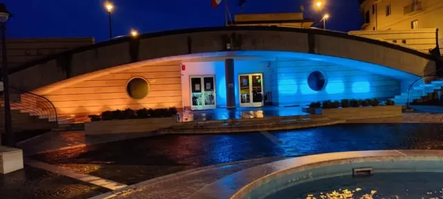 guerra russia-Ucraina Paupisi illuminata 26 febbraio