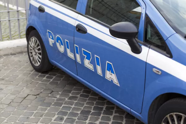 accoltellato uscio casa napoletano indagini 5 febbraio