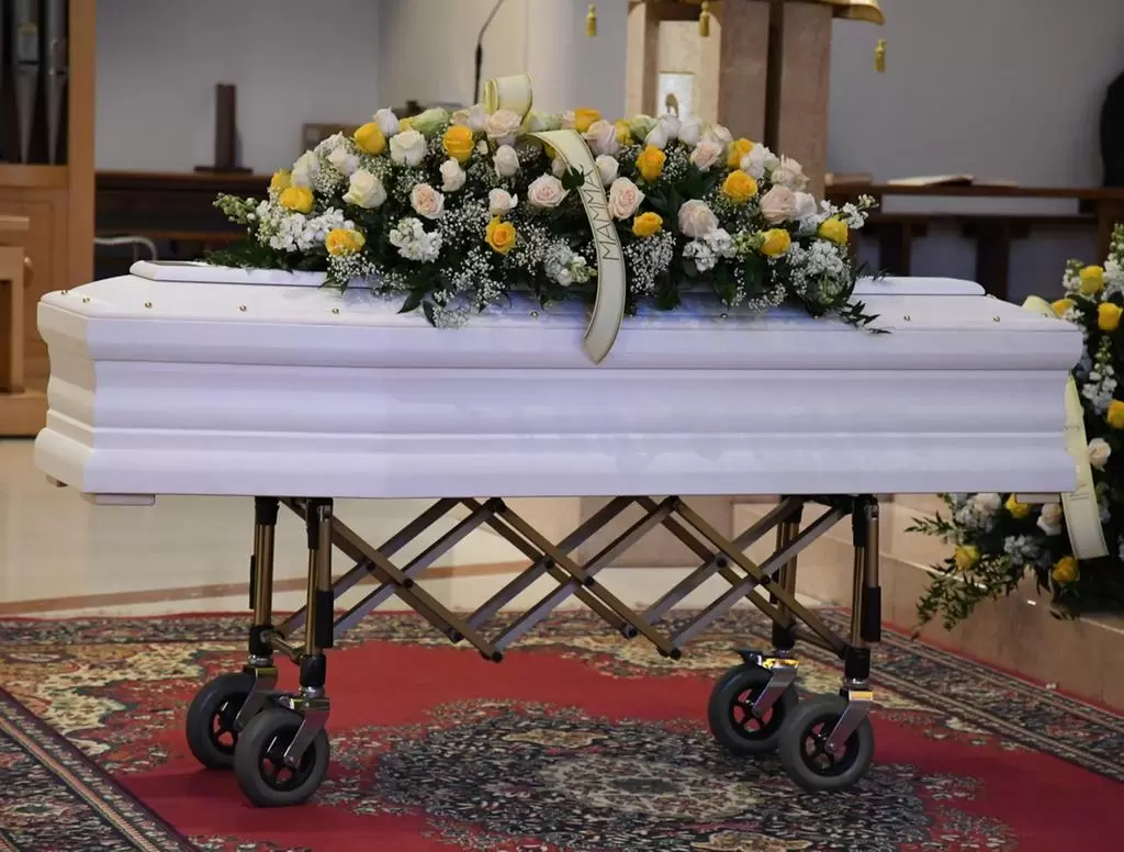quarto-morto-ragazzo-funerali