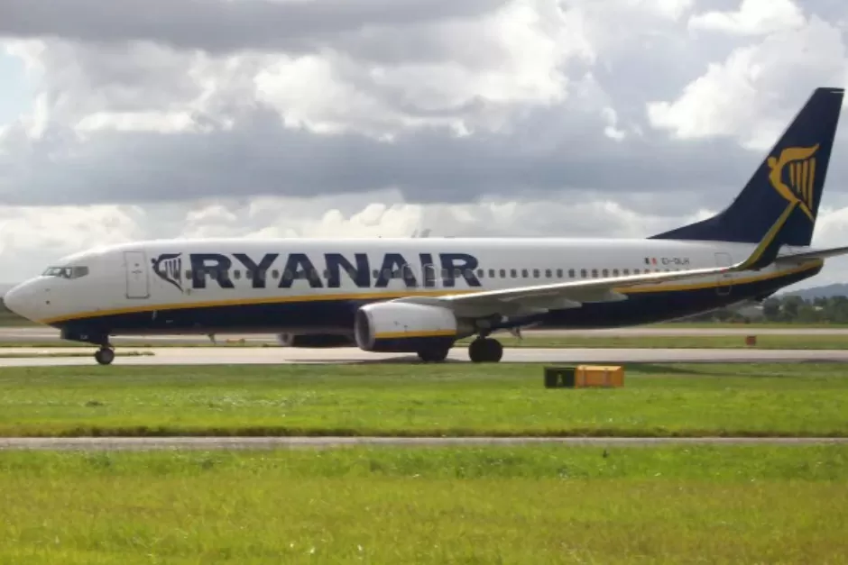 fumo aereo valencia napoli atterraggio emergenza