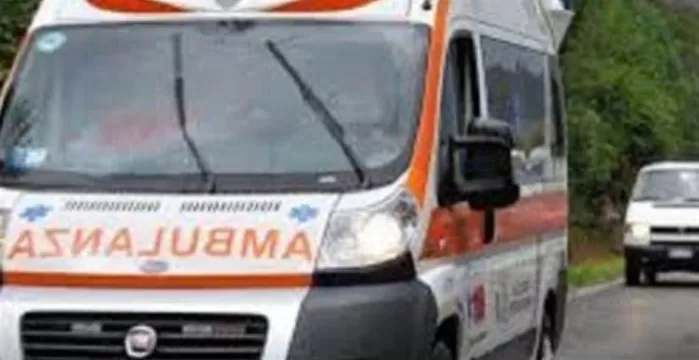 suicidio abitazione Avellino