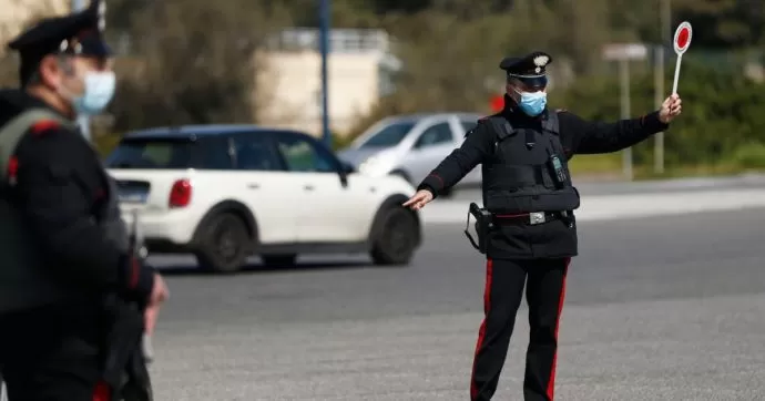 alt-carabinieri-blocco