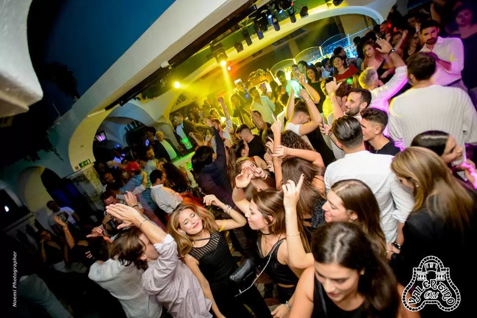 vocalist accoltellato discoteca