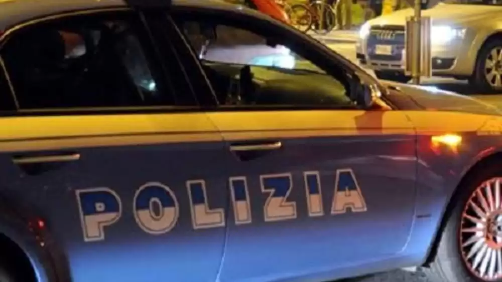 donna bottigliate smartphone maddaloni