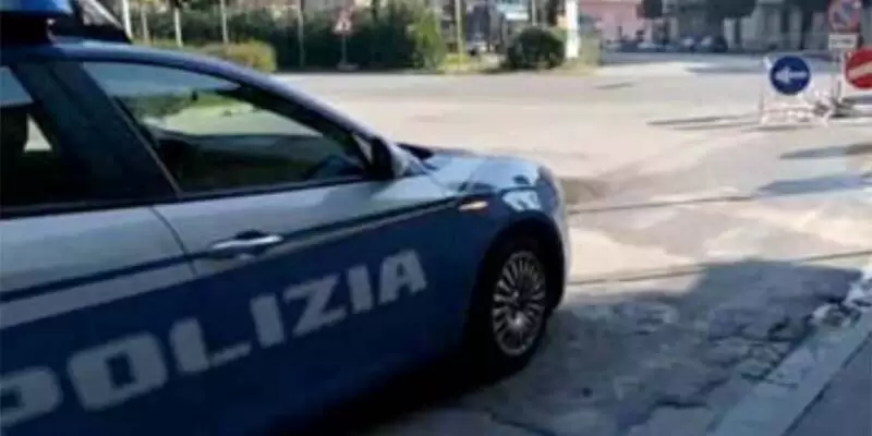 tenta investire agenti fugge Napoli