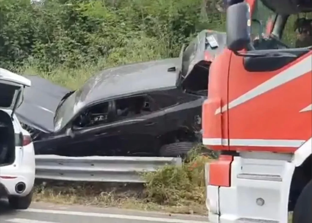 tangenziale napoli scontro auto