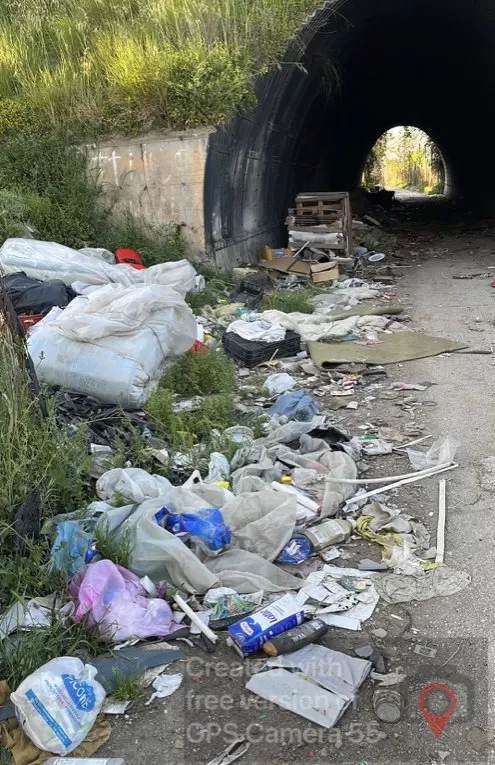 casaluce rifiuti sottopasso