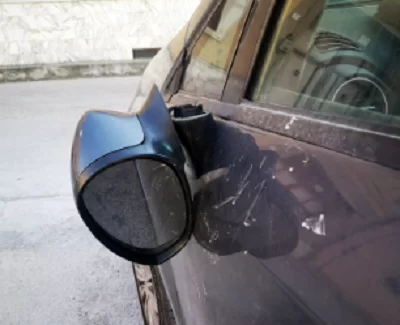 vandalizzata auto sacerdote