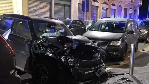 marcianise si schianta auto sosta