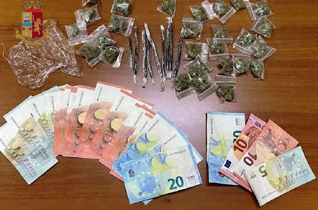 napoli-spacciatori-arrestati-piazza-bellini-11-maggio